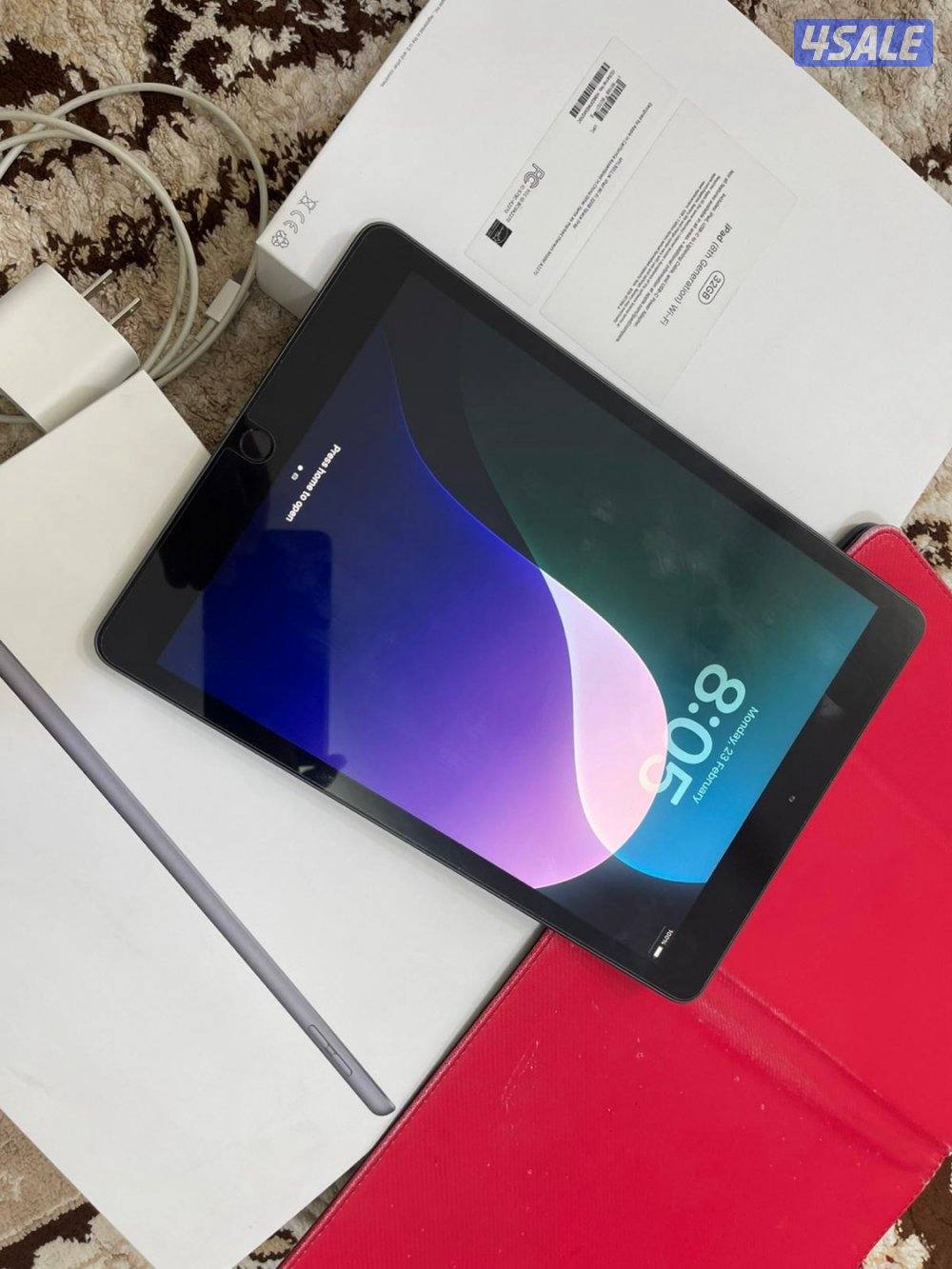 ايباد 8 رمادي 32 غيغا نظيف حيل مع الكرتون والشاحن الاصلي والكفر2