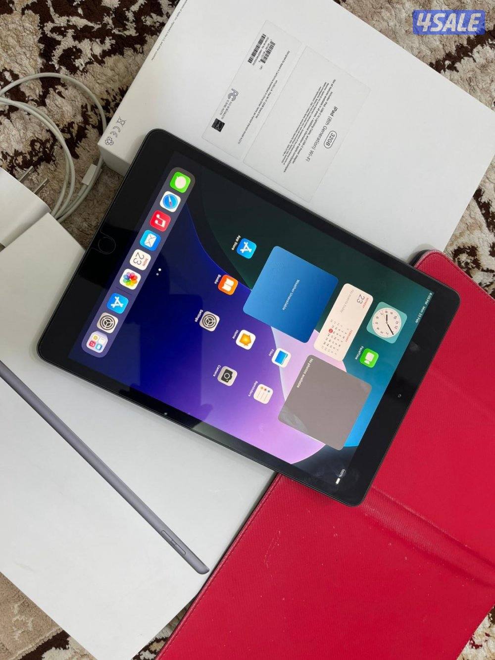 ايباد 8 رمادي 32 غيغا نظيف حيل مع الكرتون والشاحن الاصلي والكفر3