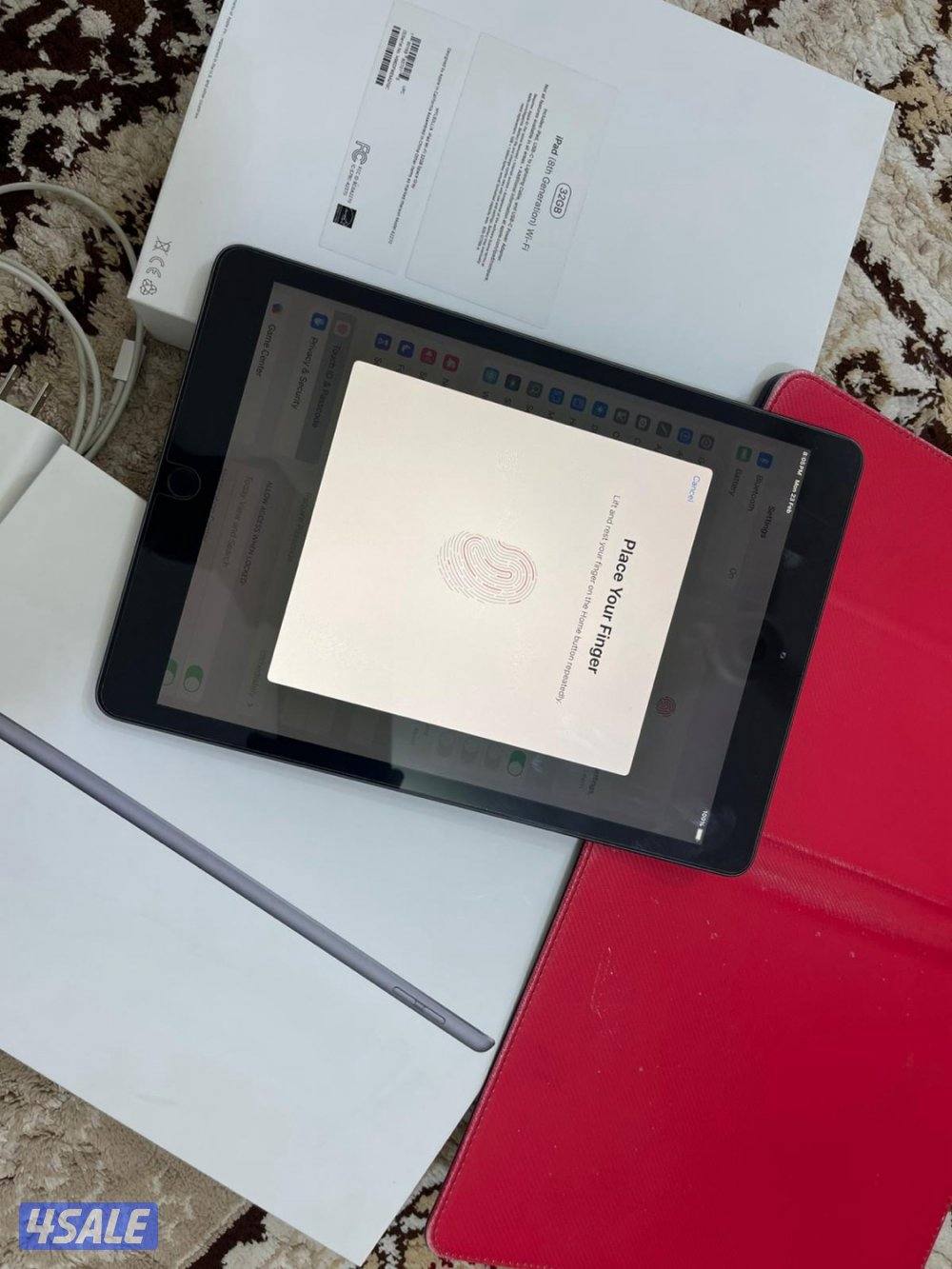 ايباد 8 رمادي 32 غيغا نظيف حيل مع الكرتون والشاحن الاصلي والكفر5