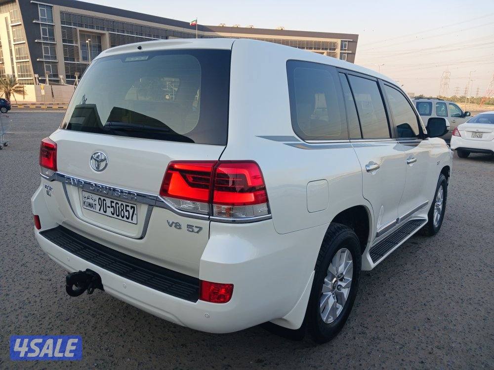 لاند كروزر VXR موديل 20164