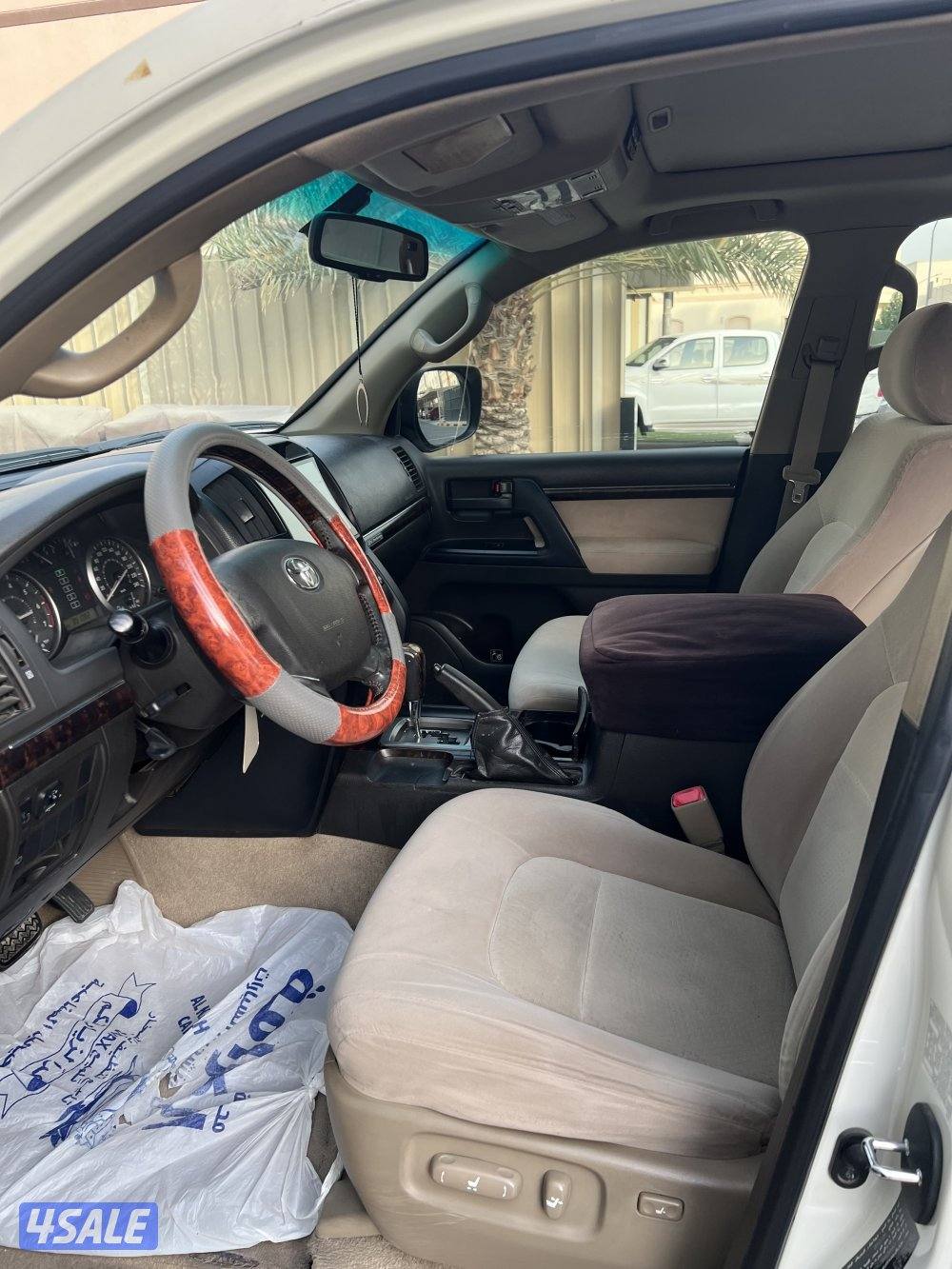 للبيع لاندكروزر 2011 نظيف شرط الفحص مكينه قير شاصي0