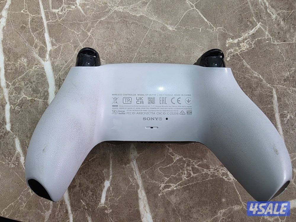 يدة بلايستيشن 5 معدلة احترافية كليكات1