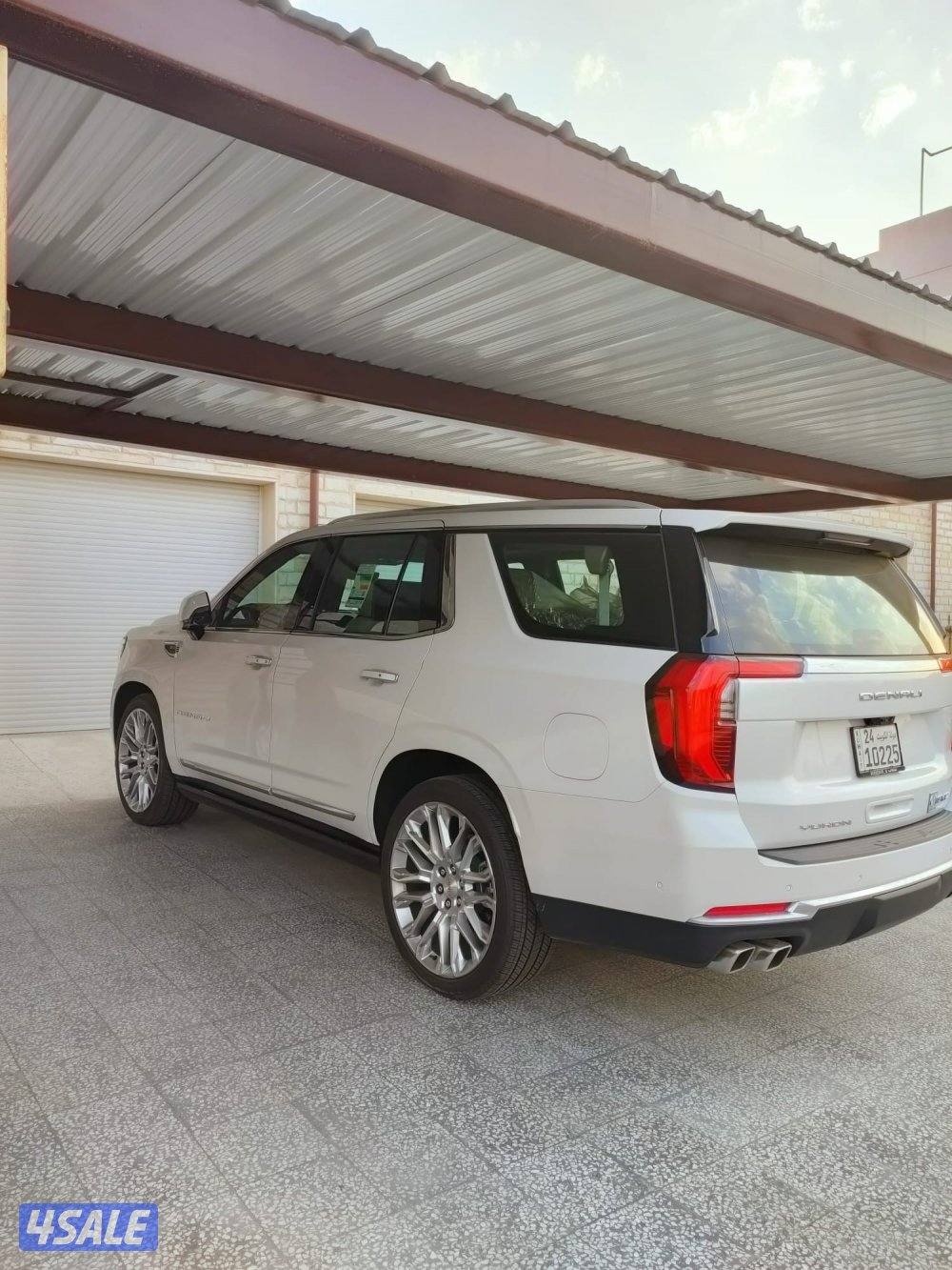 للبيع يوكن دينالي شبه اصفار  لون مميز كامل المواصفات2