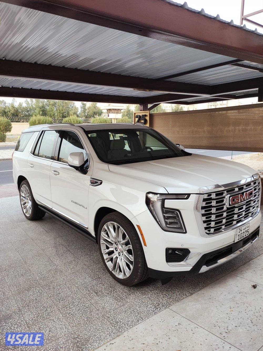 للبيع يوكن دينالي شبه اصفار  لون مميز كامل المواصفات3