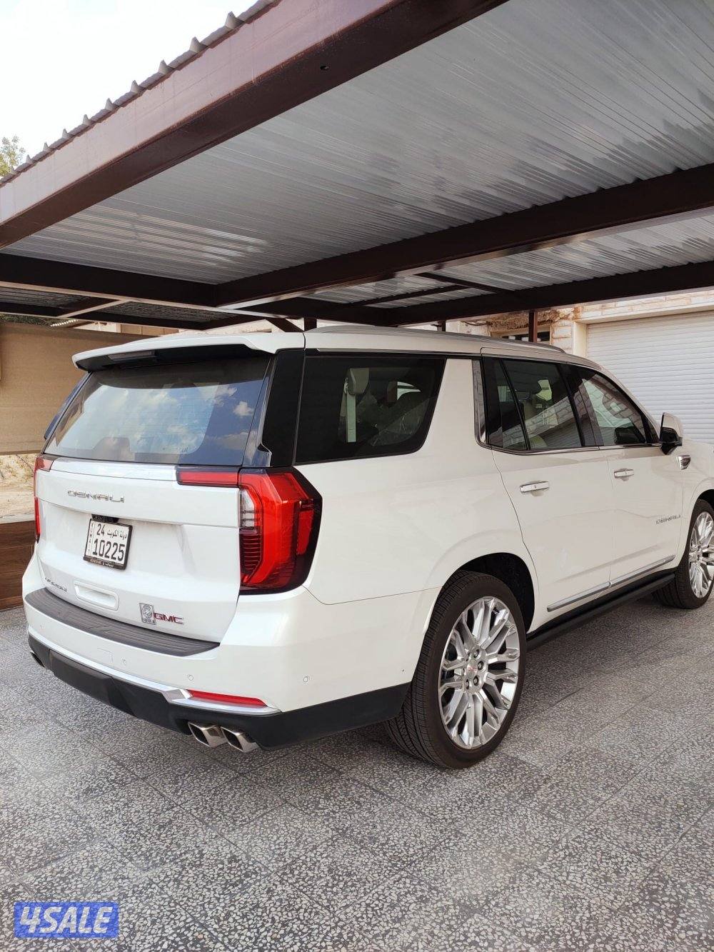 للبيع يوكن دينالي شبه اصفار  لون مميز كامل المواصفات4