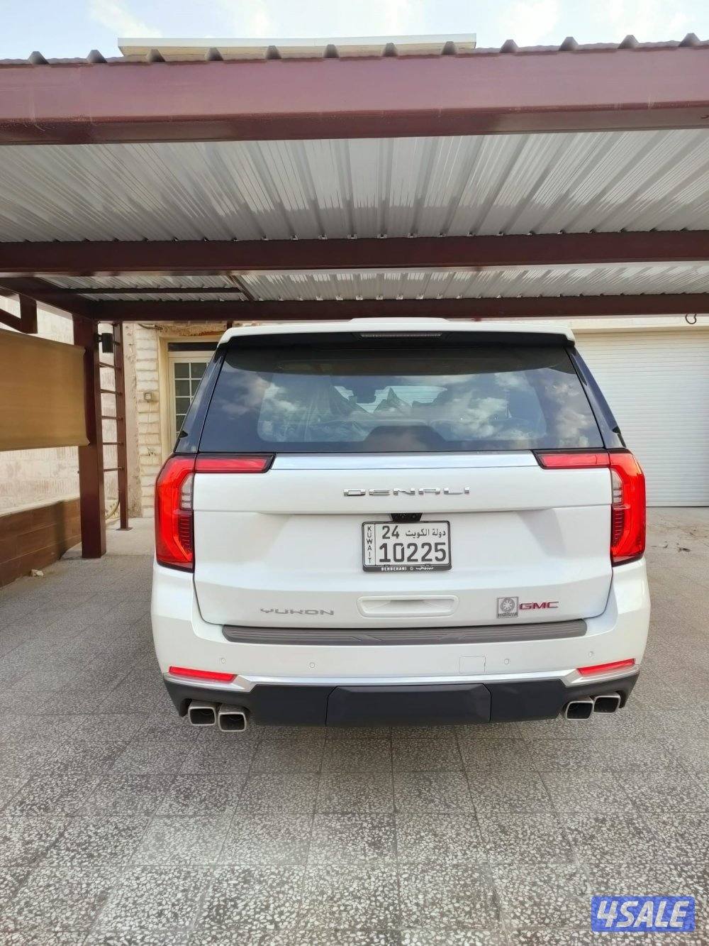 للبيع يوكن دينالي شبه اصفار  لون مميز كامل المواصفات5