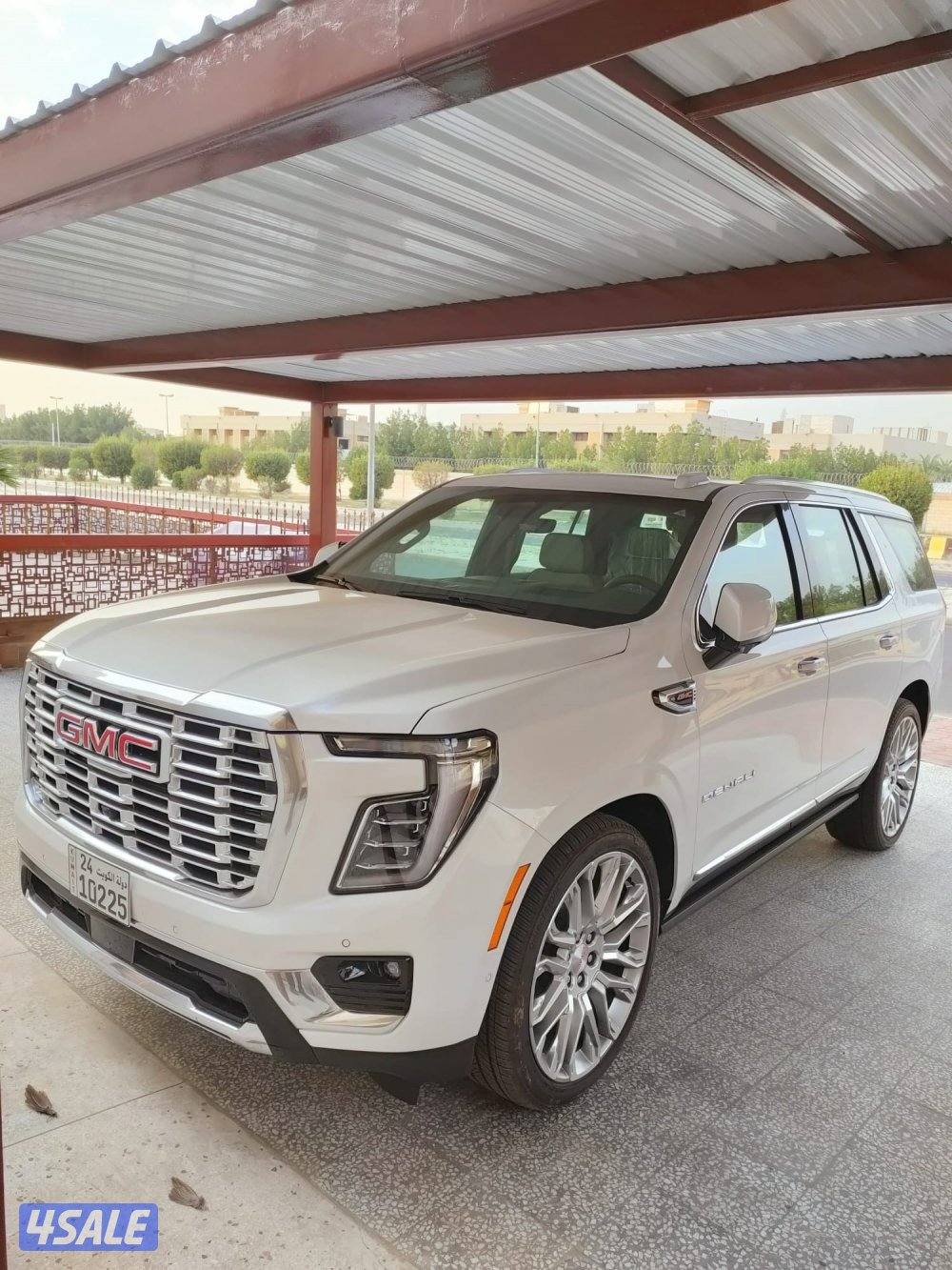 للبيع يوكن دينالي شبه اصفار  لون مميز كامل المواصفات7