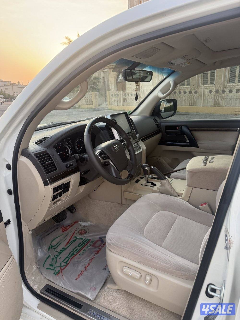 لاند كروزر قراند تورنق 2019 الساير كامل المواصفات مخمل2