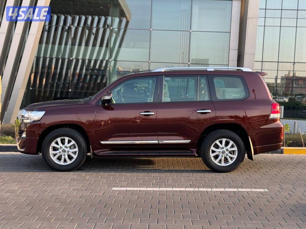 موديل 2018 عداد 109 الف شرط الفحص صبغ الوكالة 8 سلندر زوأد1