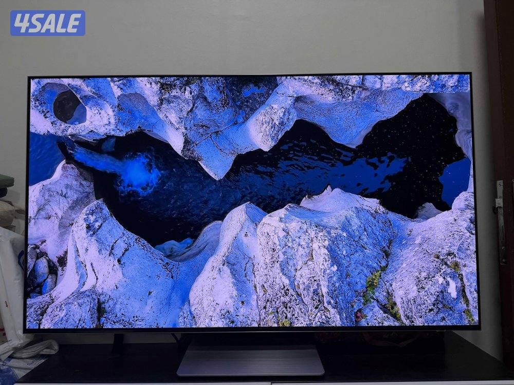 Samsung OLED 55 with IKEA Table4