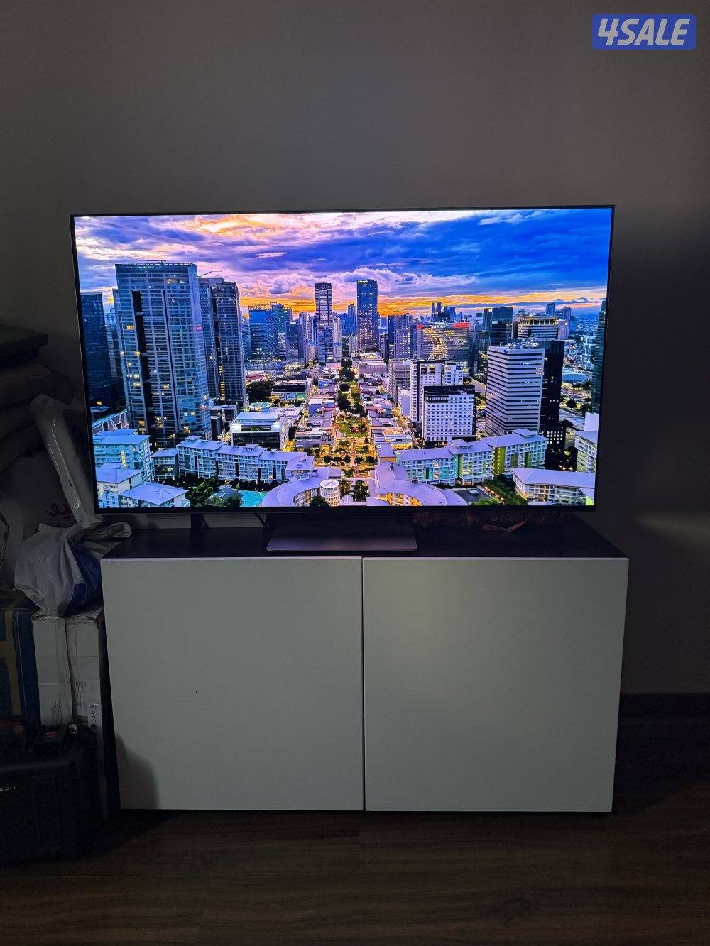 Samsung OLED 55 with IKEA Table12