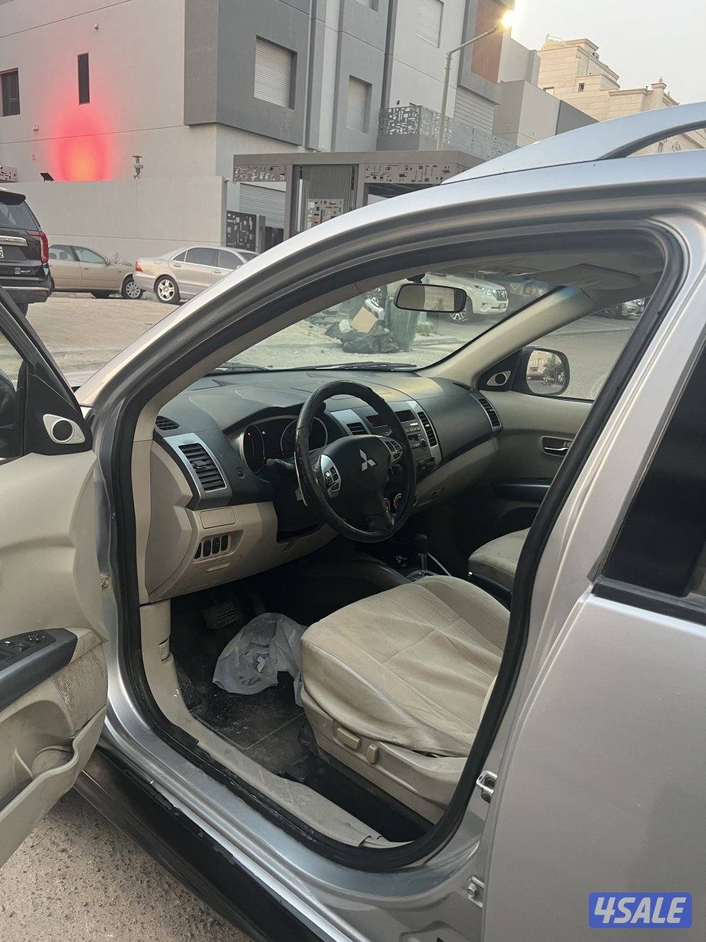 للبيع متسوبيشي اوتلاندر 2009 شرط الفحص ماشي 360الف بحاله ممتازه6