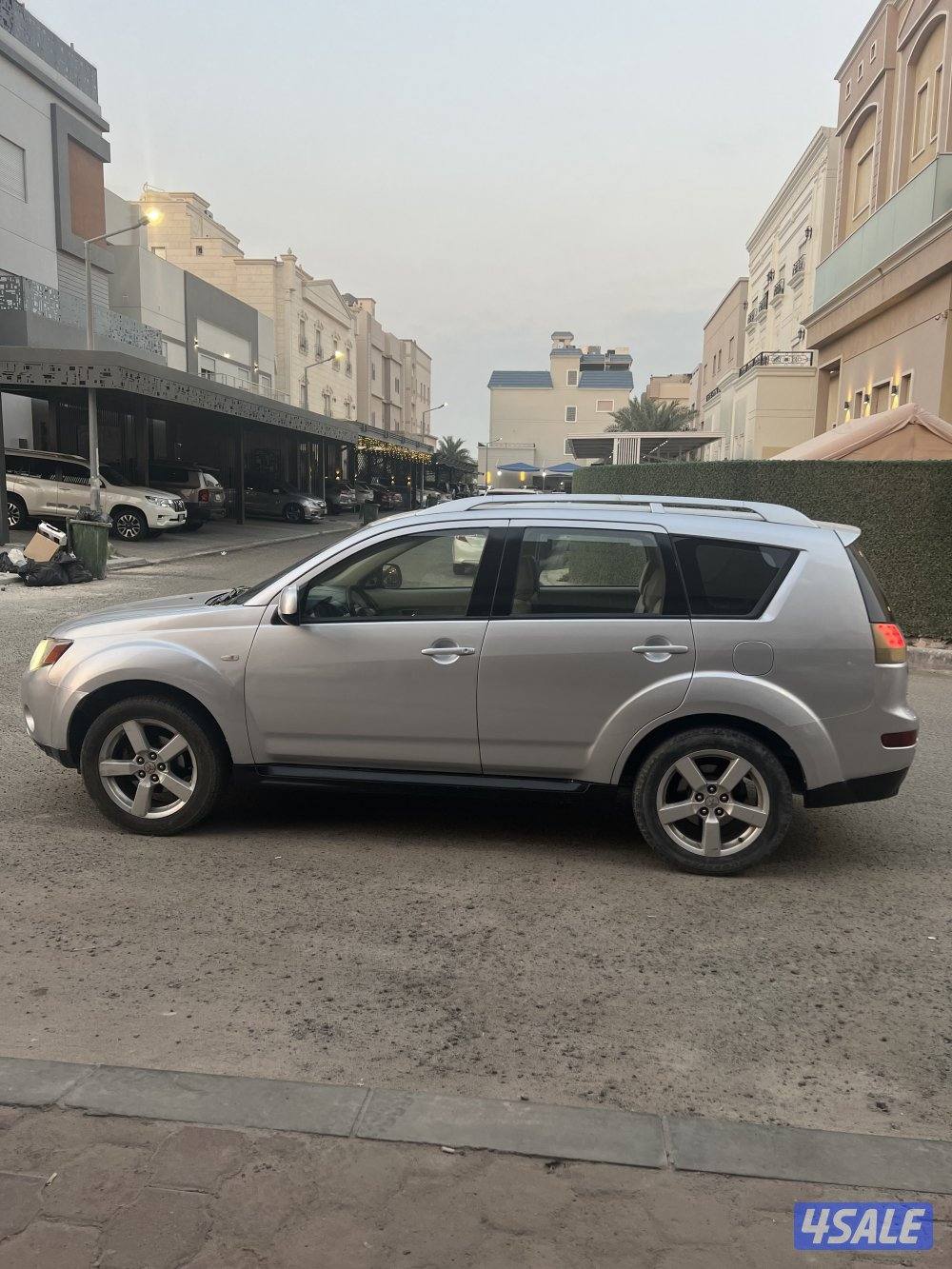 للبيع متسوبيشي اوتلاندر 2009 شرط الفحص ماشي 360الف بحاله ممتازه7
