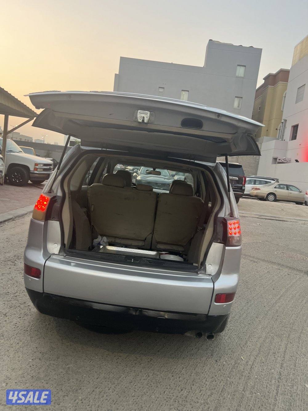 للبيع متسوبيشي اوتلاندر 2009 شرط الفحص ماشي 360الف بحاله ممتازه9