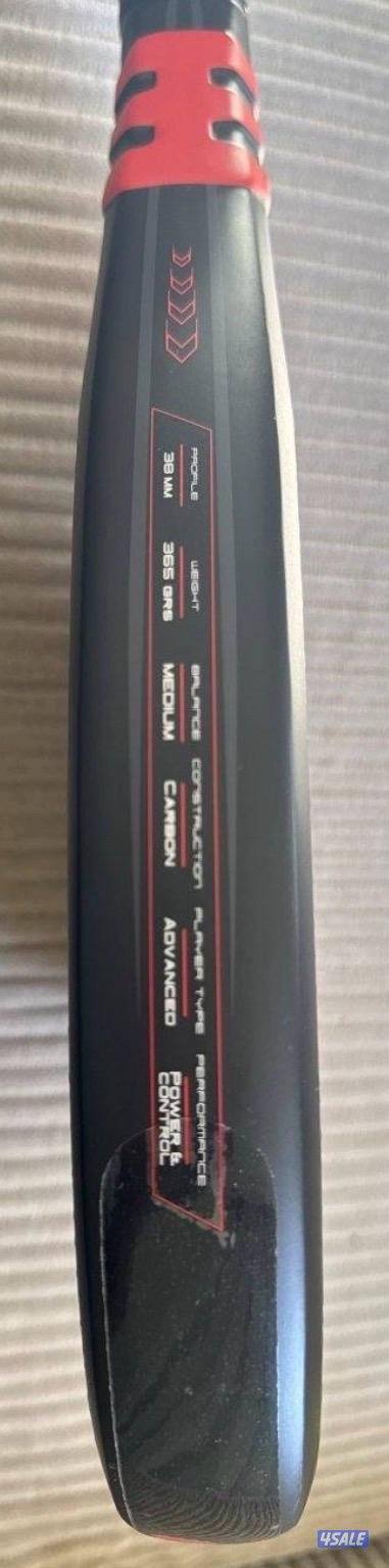 للبيع مضرب بادل مومستعمل ونضيف ولا كسره0