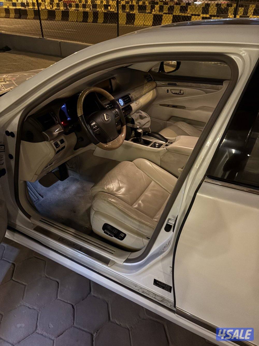 لكزس بحاله جيده مرفق الفحص0