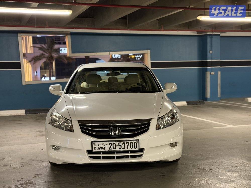 هوندا اكورد صبغ الوكاله موديل 2012 عداد قليل 122 الف سيرفس وكاله2