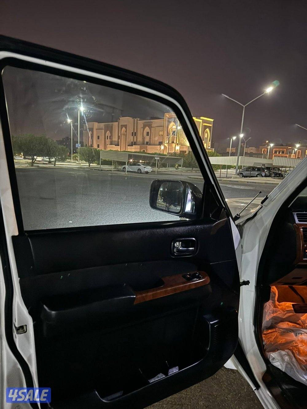 للبيع سفاري فتك 2016 باب4