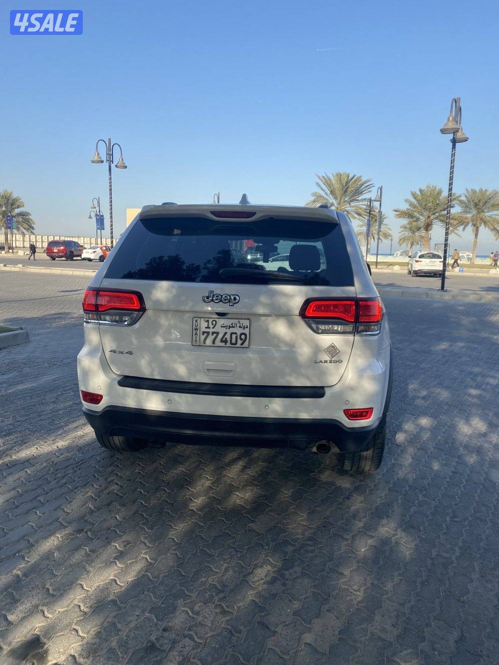 جيب شيروكي لاريدو 20212