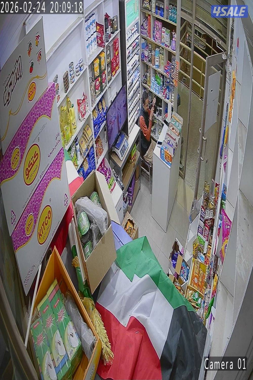 بقالة بشارع بن خلدون مساحة ١٢م  كاملة بغراضها بدون رخصة0