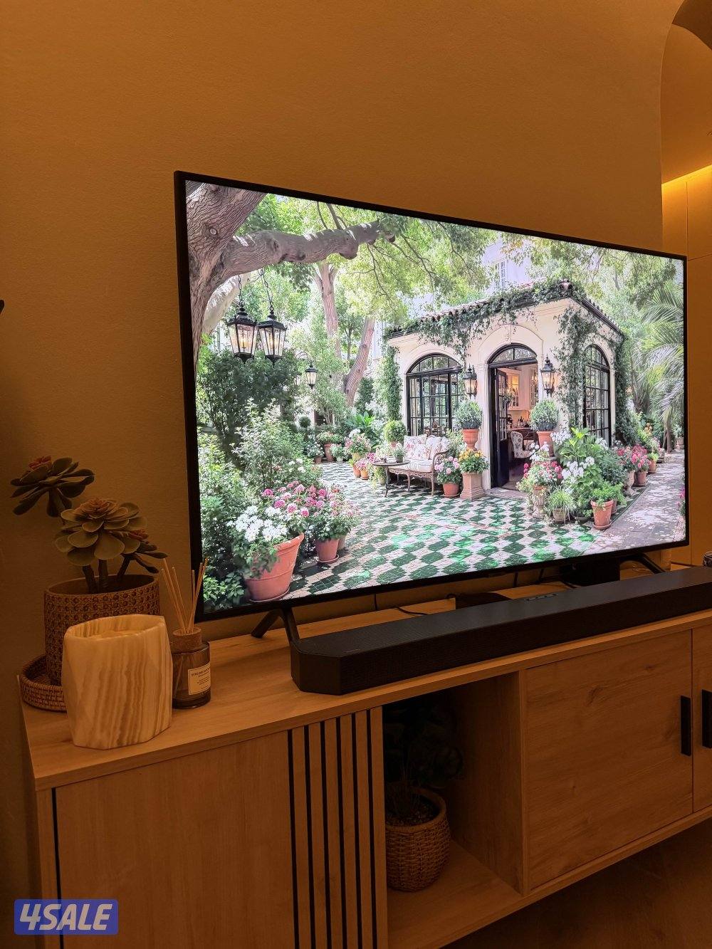 SAMSUNG 55” (4K Smart UHD TV)1