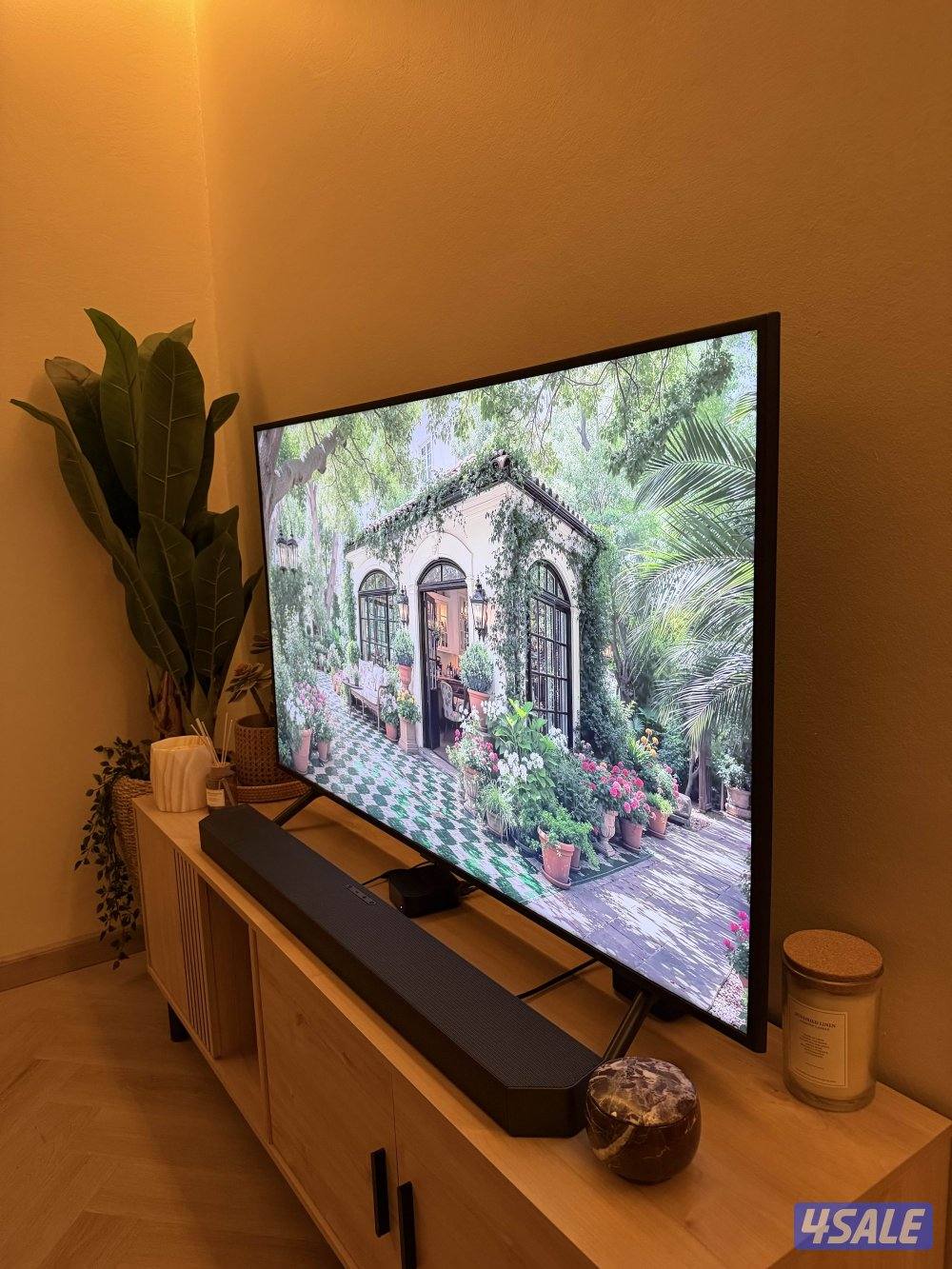 SAMSUNG 55” (4K Smart UHD TV)2