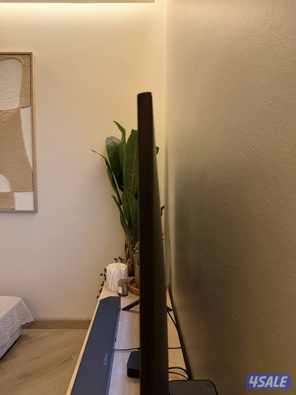 SAMSUNG 55” (4K Smart UHD TV)3