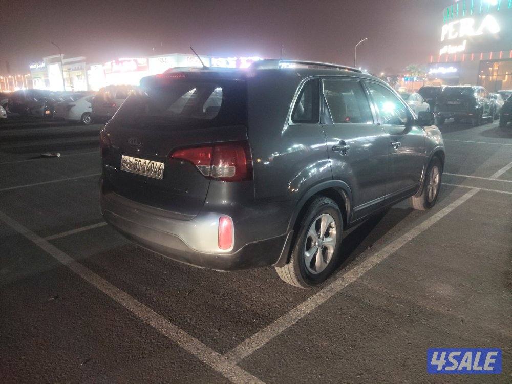 كيا سورينتو موديل 2014 رمادي عداد 165 بحاله ممتازة2