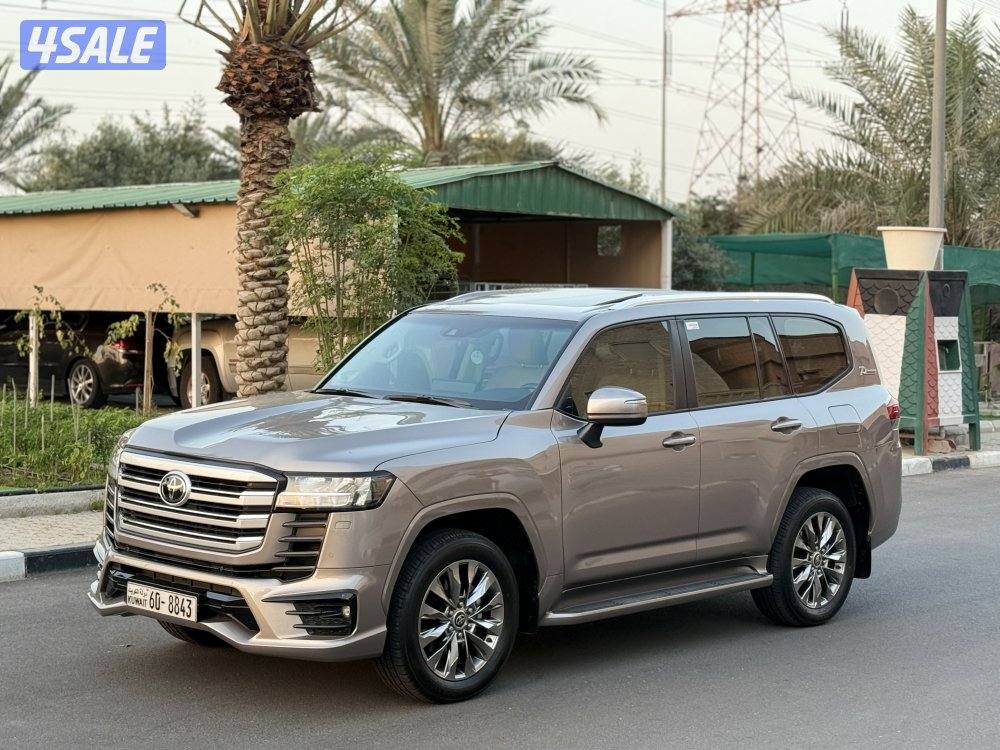 لاندكروزر تون تيربو ايرو S موديل 2022 ماشي 46 الف صبغ الوكالة0