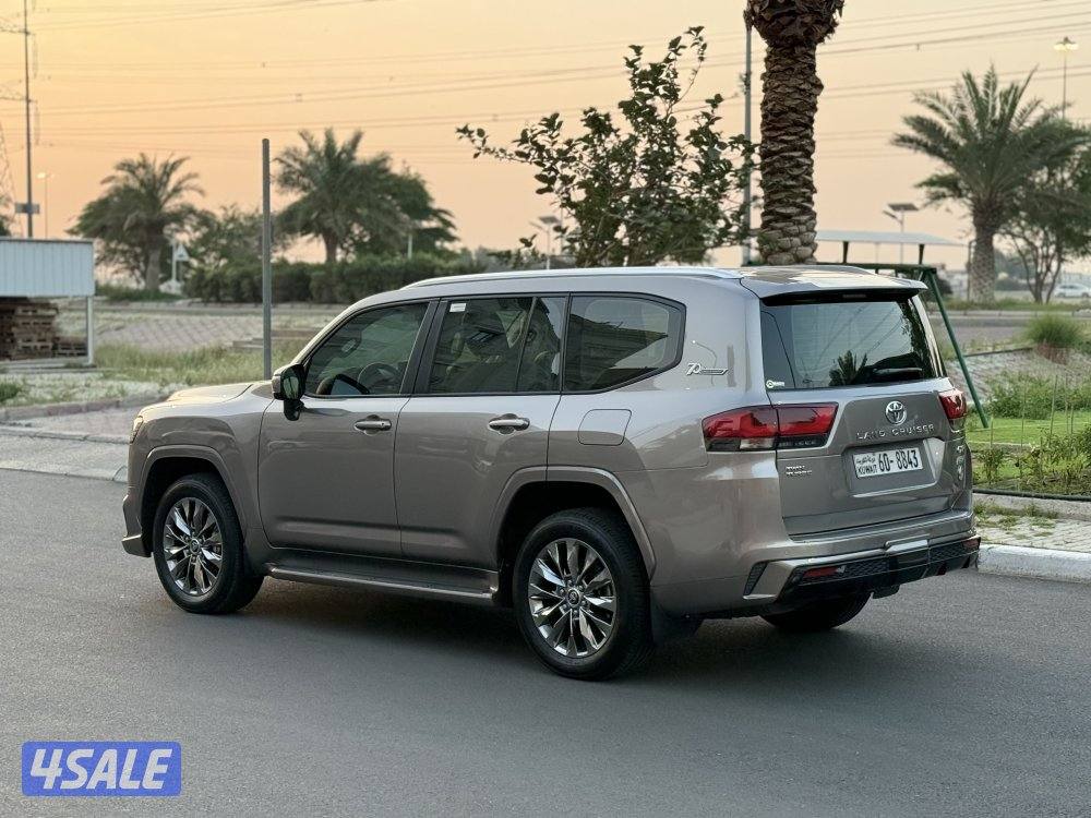 لاندكروزر تون تيربو ايرو S موديل 2022 ماشي 46 الف صبغ الوكالة3