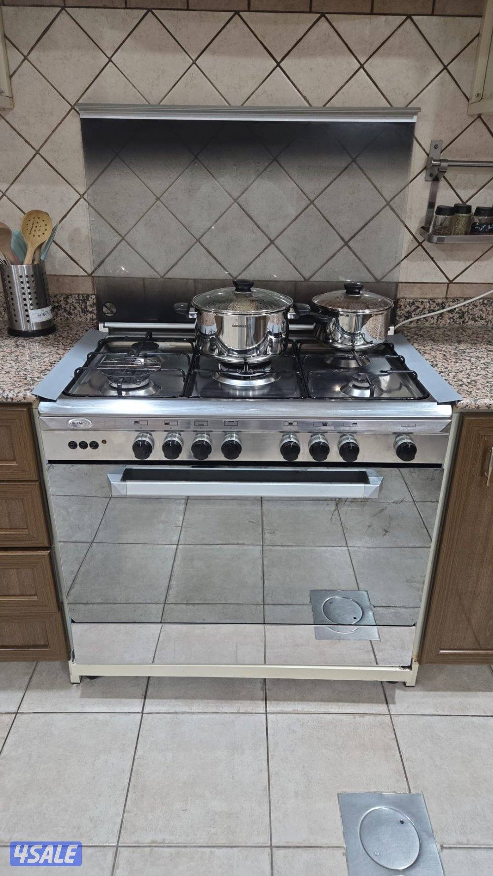 طباخ للبيع  نظيف واموره طيبه0