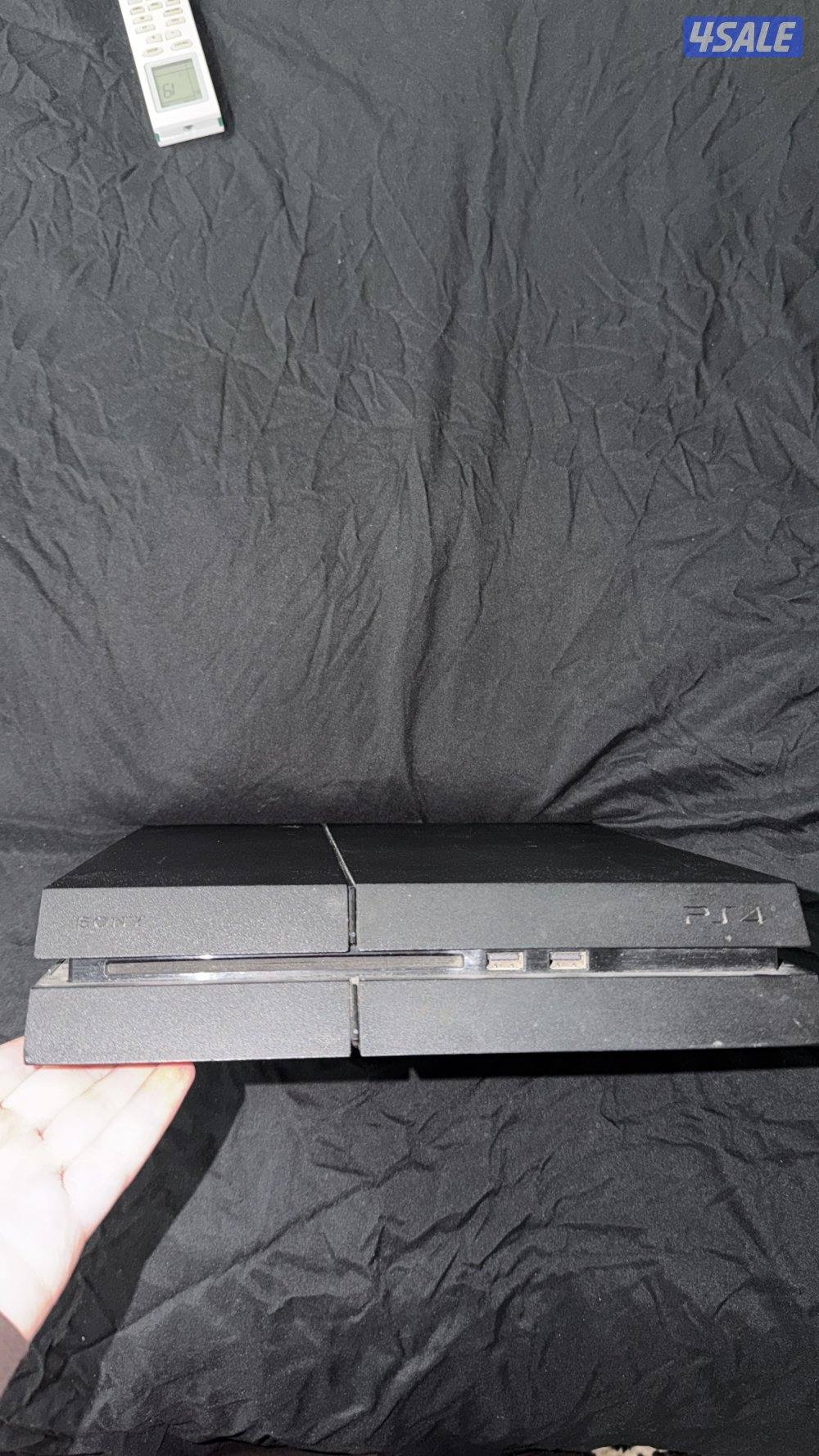 بلايستيشن 4 مستعمل يشتغل مع اشرطة العاب و حسابات ( بيعه سريعة )1