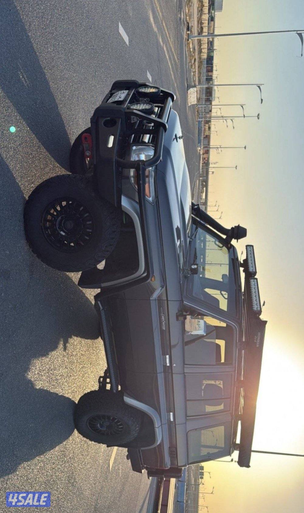 للبيع جيب نص موديل ٢٠١٩ السياره نظيف اغراض الوكاله كامله عندي2