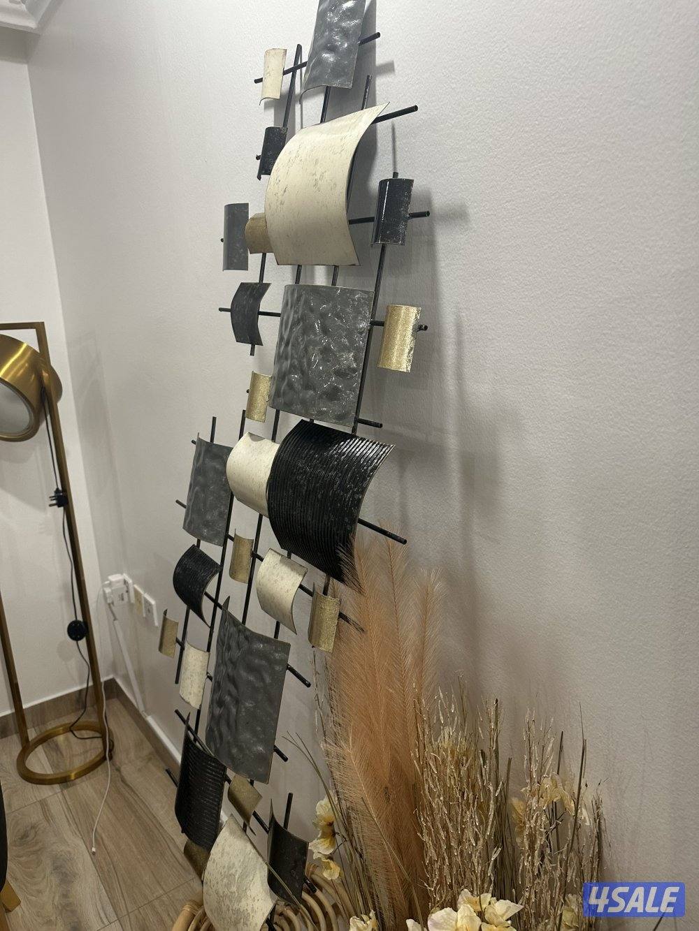 لوحة حائط معدنية افقية شبه جديدة طول 220 سم وعرض 75 سم4