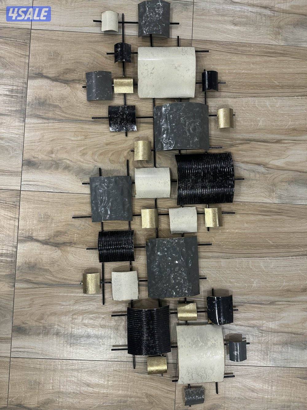 لوحة حائط معدنية افقية شبه جديدة طول 220 سم وعرض 75 سم6