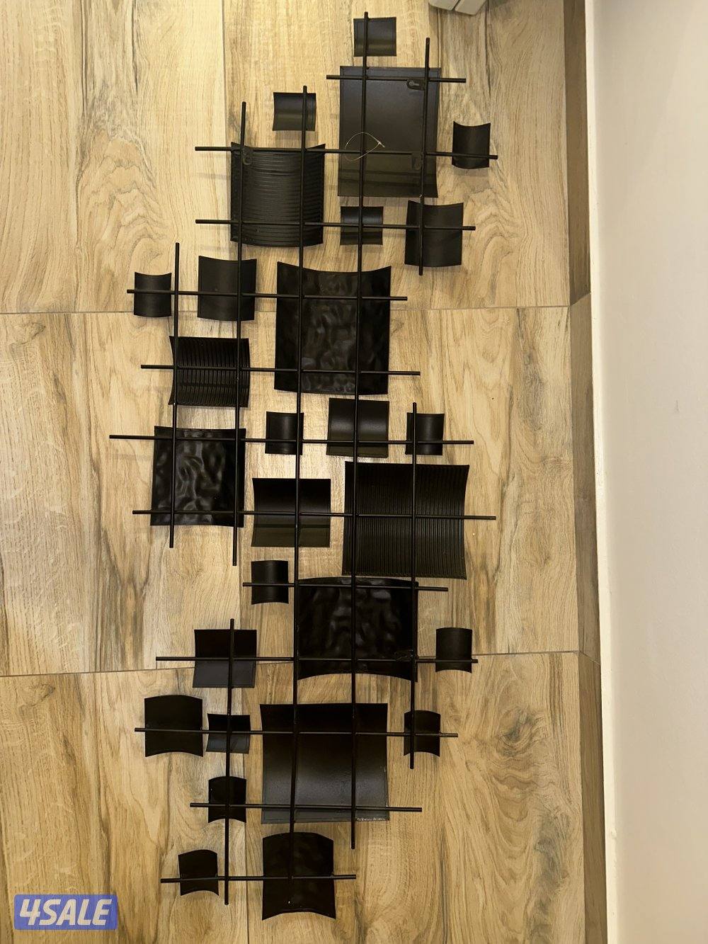 لوحة حائط معدنية افقية شبه جديدة طول 220 سم وعرض 75 سم7