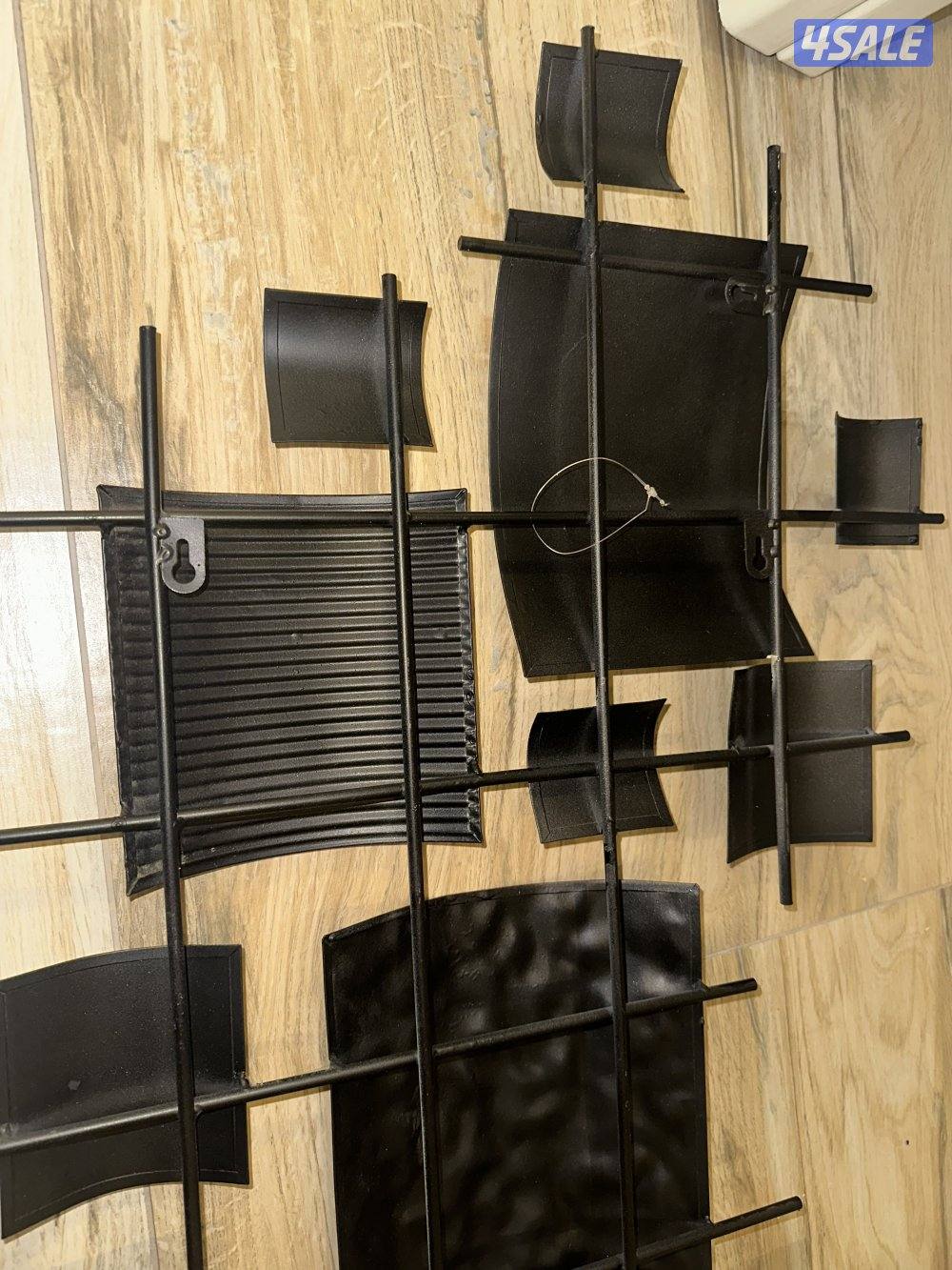 لوحة حائط معدنية افقية شبه جديدة طول 220 سم وعرض 75 سم8