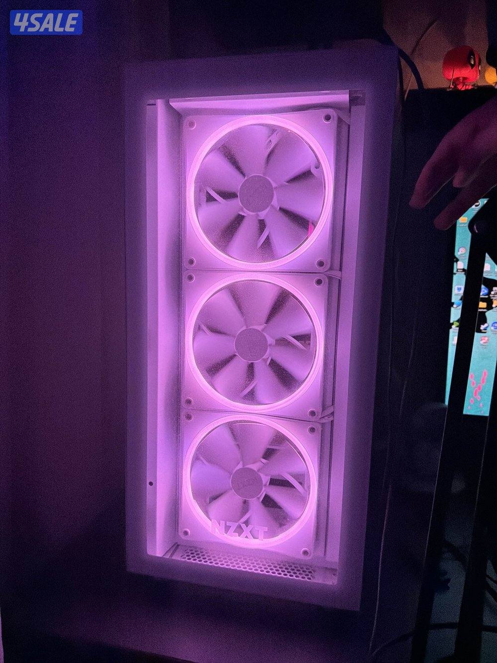 للبيع جهاز كمبيوتر قيمنق0