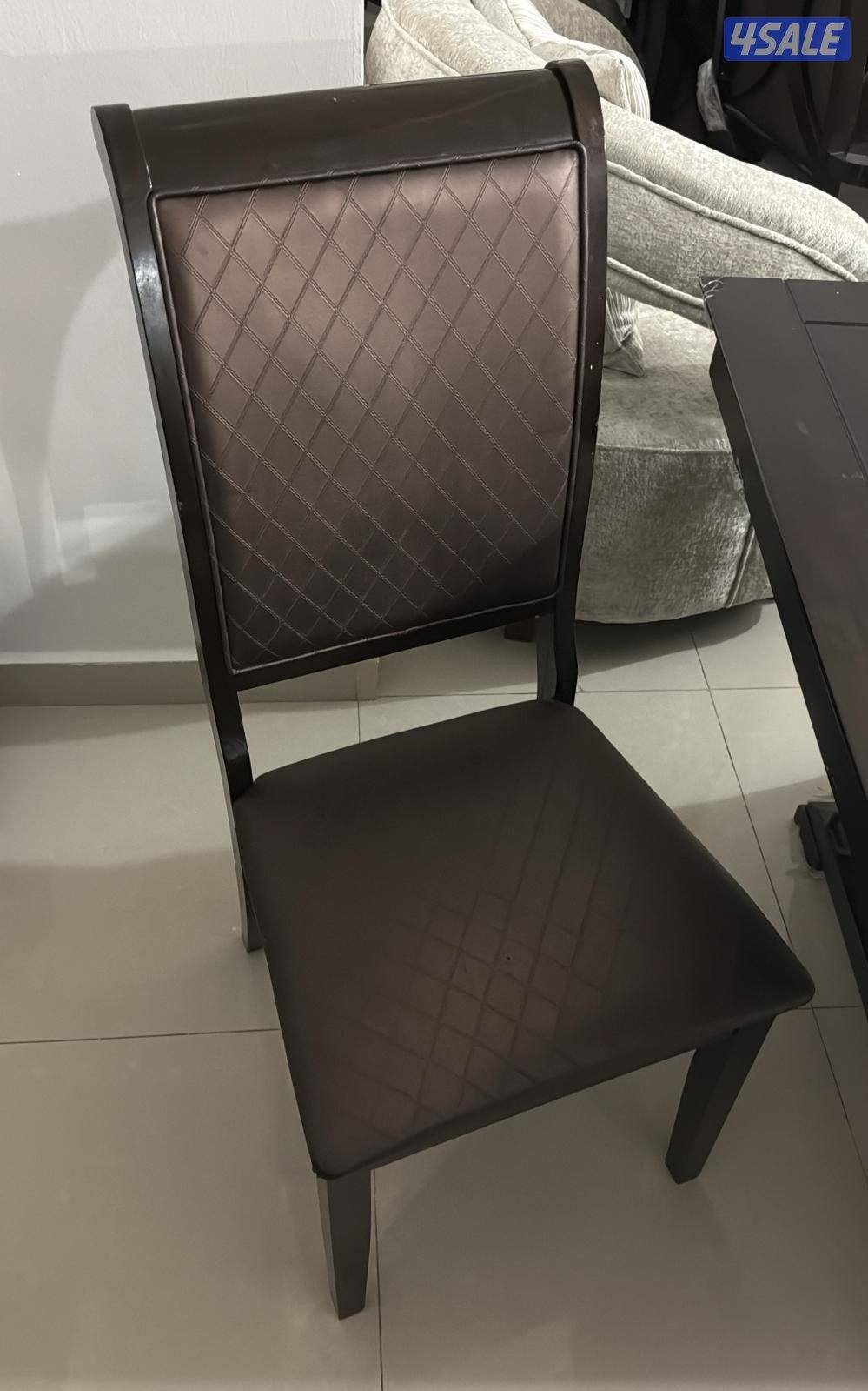 للبيع طاولة طعام كبيره مع خمس كراسي لون بني2