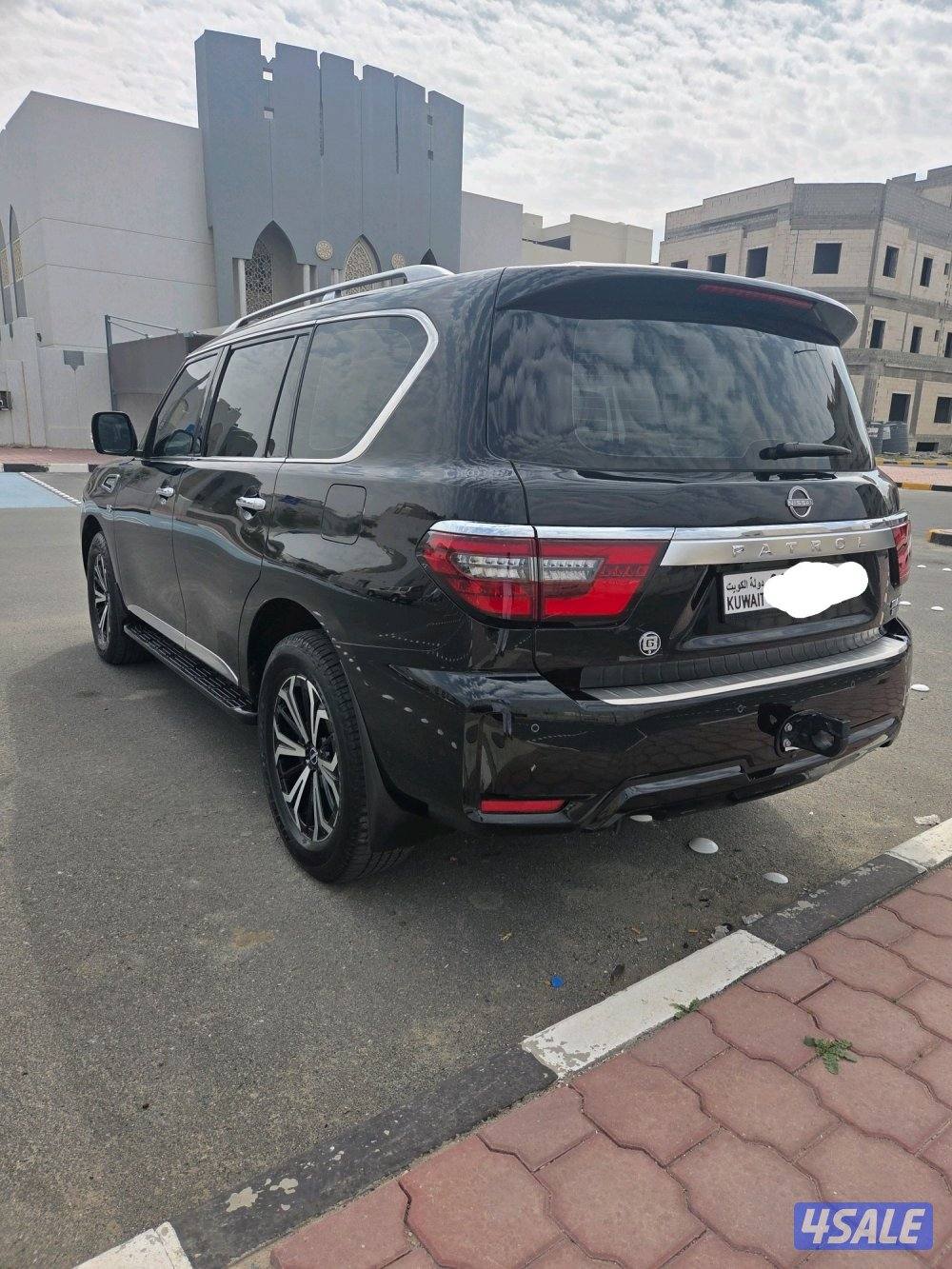 باترول ٢٠٢٣ ٨ سلندر اسود /عنابي2