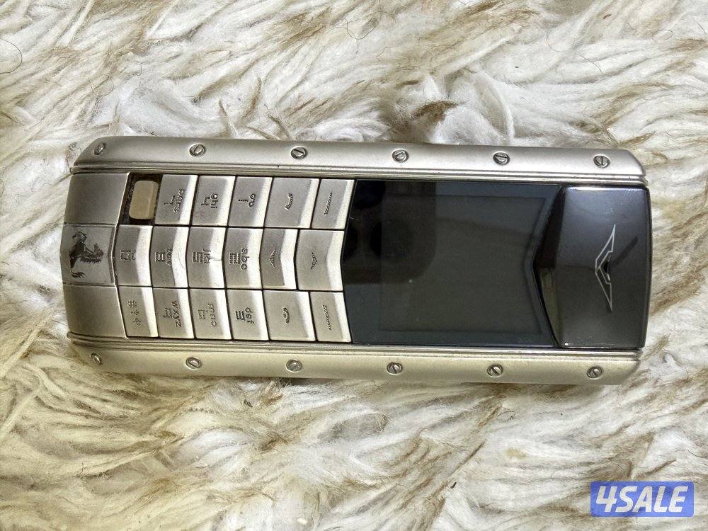 للبيع: مجموعة نادرة من هواتف VERTU الفاخرة (إصدارات كلاسيكية)5