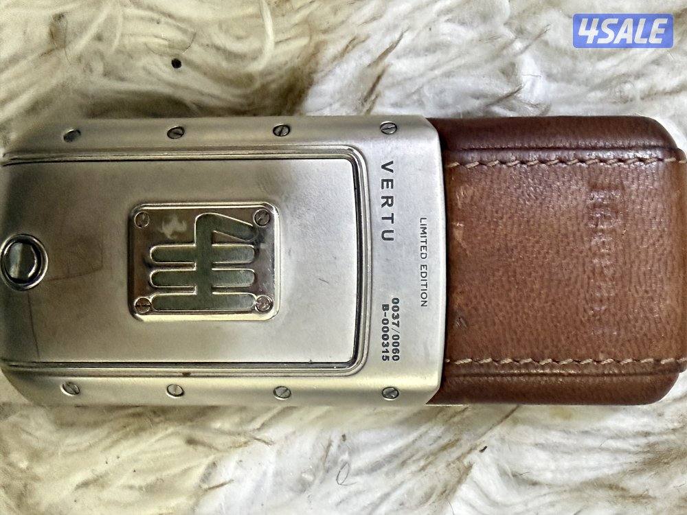 للبيع: مجموعة نادرة من هواتف VERTU الفاخرة (إصدارات كلاسيكية)6