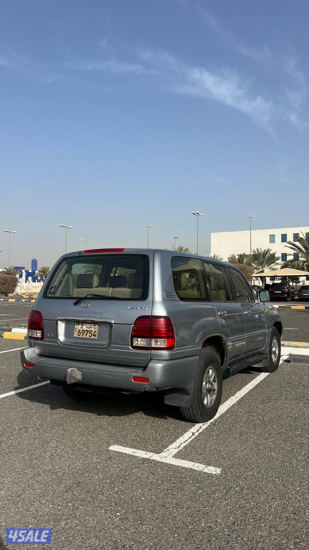 لكزس نظيف جدا3