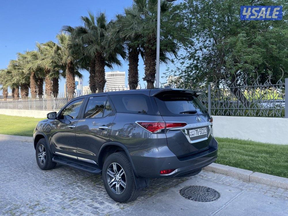 للبيع حيب تويوتا فورتينر موديل 2023 صبغ الوكالة ماشي 77 الف5