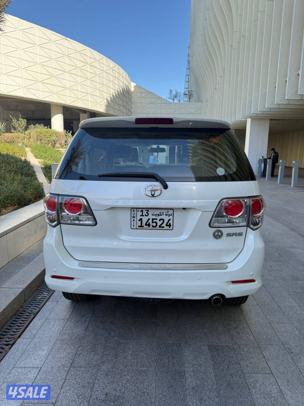 جيب فورتنر 2015 عداد قليل 30 الف صبغ وكاله7