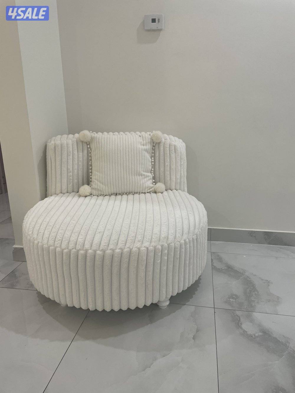 كنبه ومجموعة اغراض0