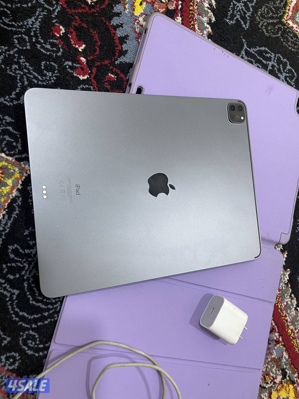 ايباد ابل برو 12.9 انش 128 قيقا نظيف الجيل الرابع نظيف مع الاغراض2