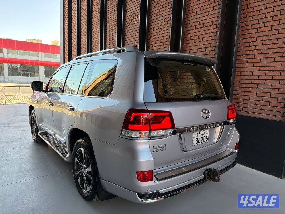 لاند كروز قراند تورينغ GXR موديل 2020 بحاله الوكاله2