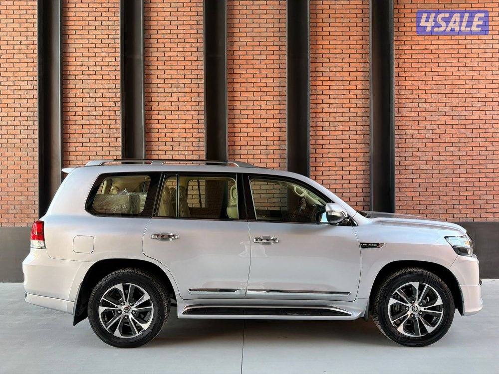 لاند كروز قراند تورينغ GXR موديل 2020 بحاله الوكاله5