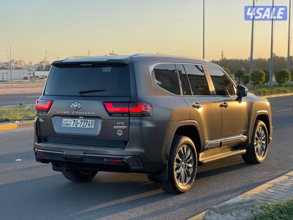 لاندكروزر VX تون تيربو ايروS موديل 2023 ماشي 67 الف صبغ الوكالة3